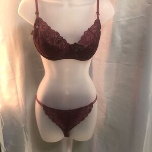 Victoria's Secret Bra Burgandy 36D with matching panty excellent condition